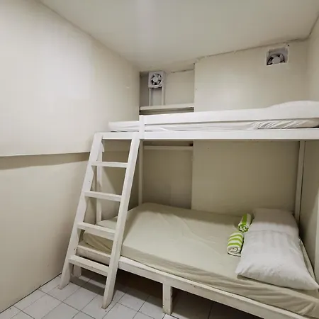 Resort'S Side Hostel Near Shangrila